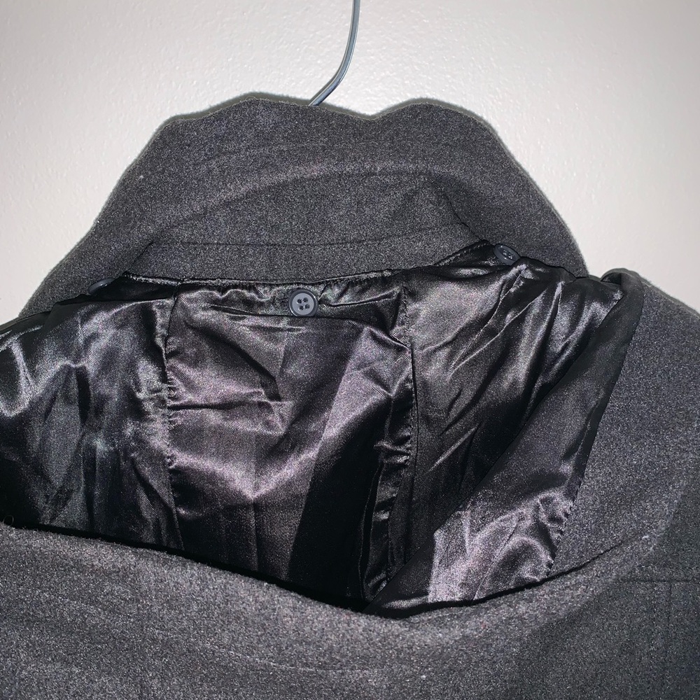 SOLD! •Coat• - Picture 7 of 8